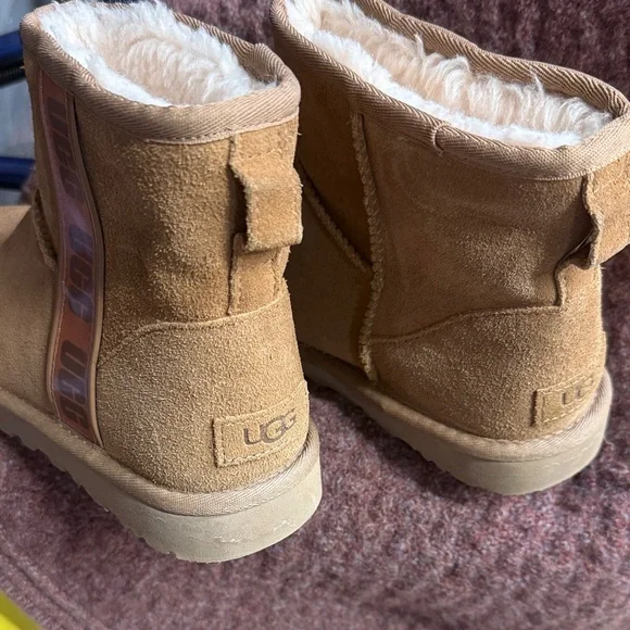 UGG Cream Sheepskin Boots - Picture 4 of 8